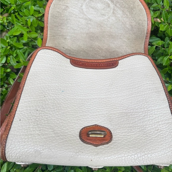 Vintage Dooney & Bourke Classic Tan and Cream Leather Women's Bag - Picture 8 of 14
